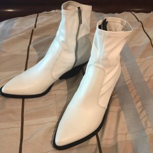 Leather slanted heel ankle boots. Never worn out